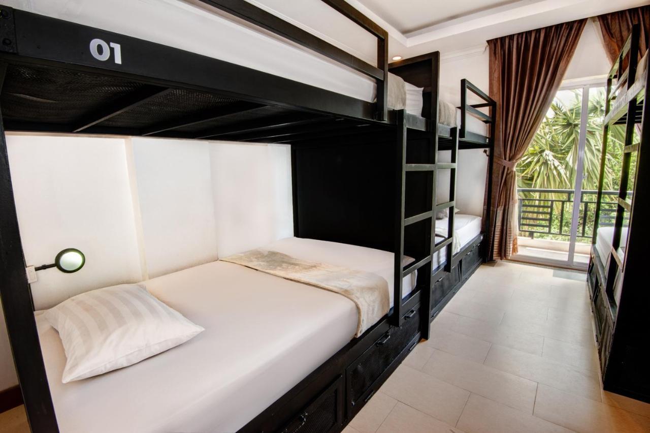 Mad Monkey Hostel Сіємреап Екстер'єр фото