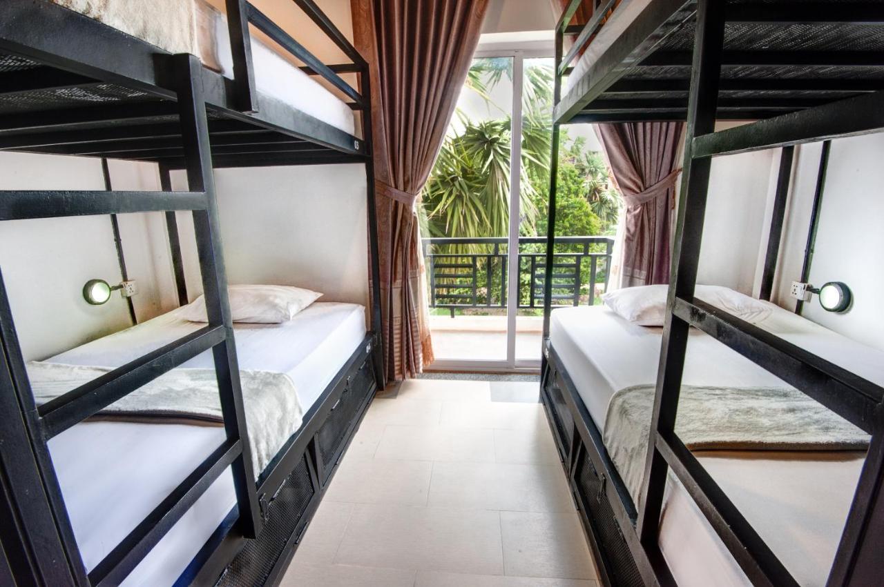Mad Monkey Hostel Сіємреап Екстер'єр фото