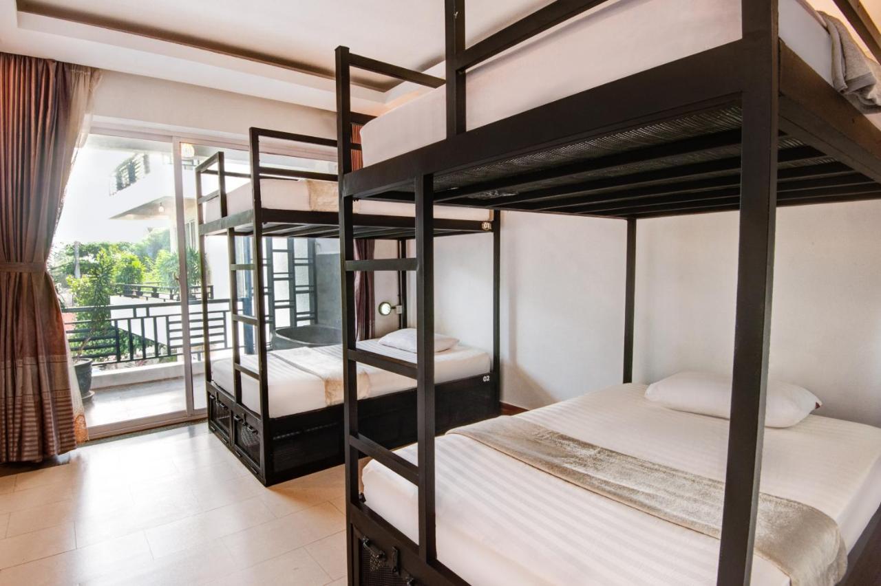 Mad Monkey Hostel Сіємреап Екстер'єр фото