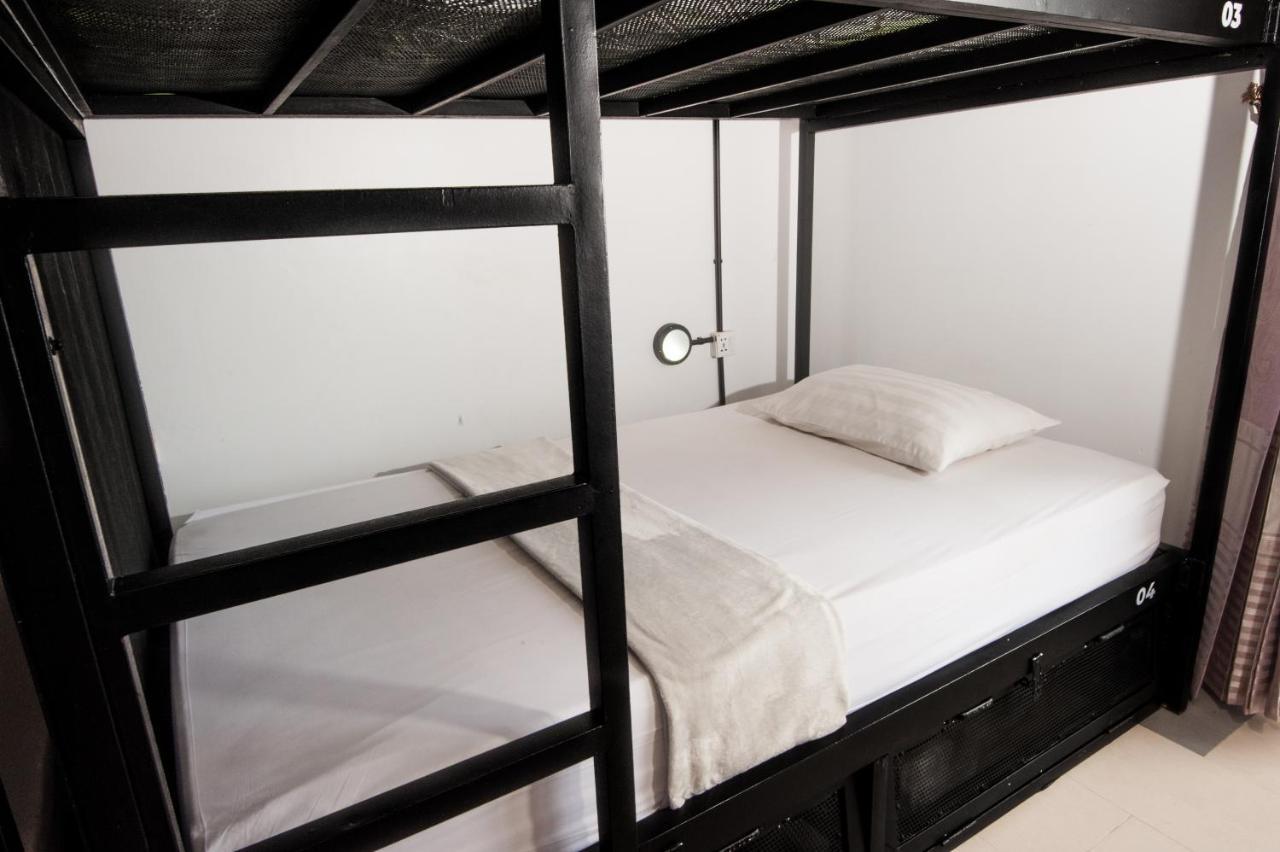 Mad Monkey Hostel Сіємреап Екстер'єр фото