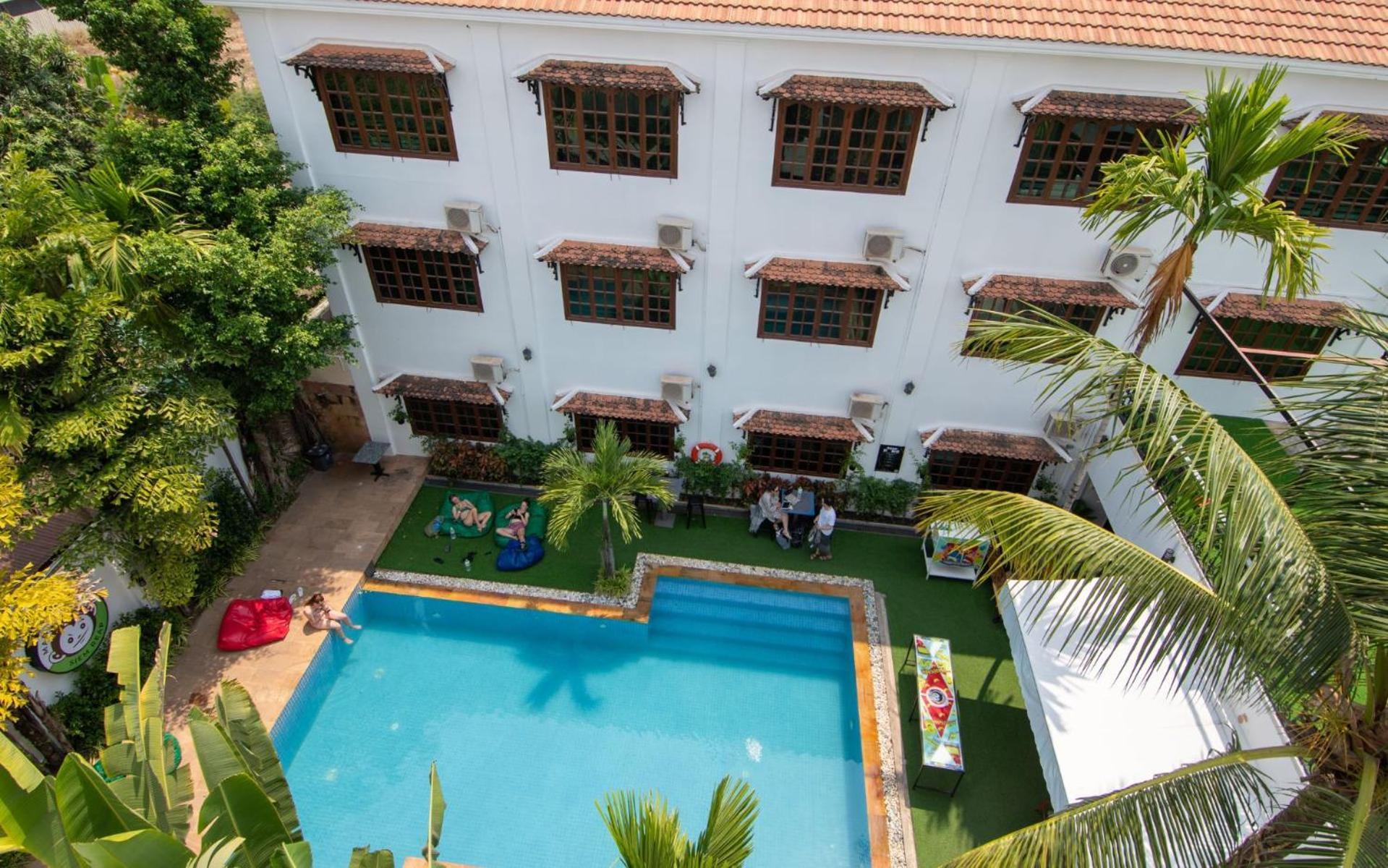 Mad Monkey Hostel Сіємреап Екстер'єр фото