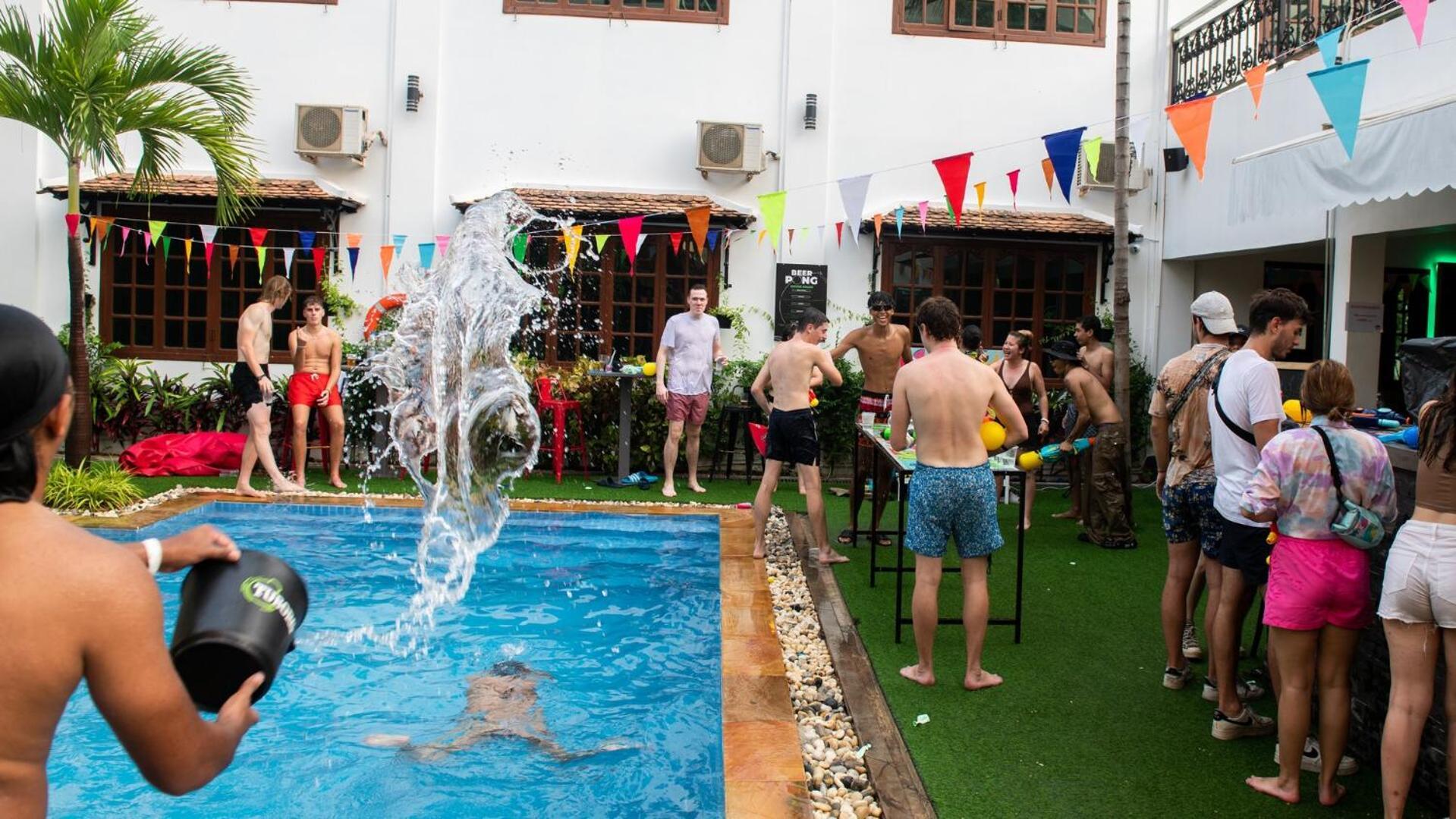 Mad Monkey Hostel Сіємреап Екстер'єр фото