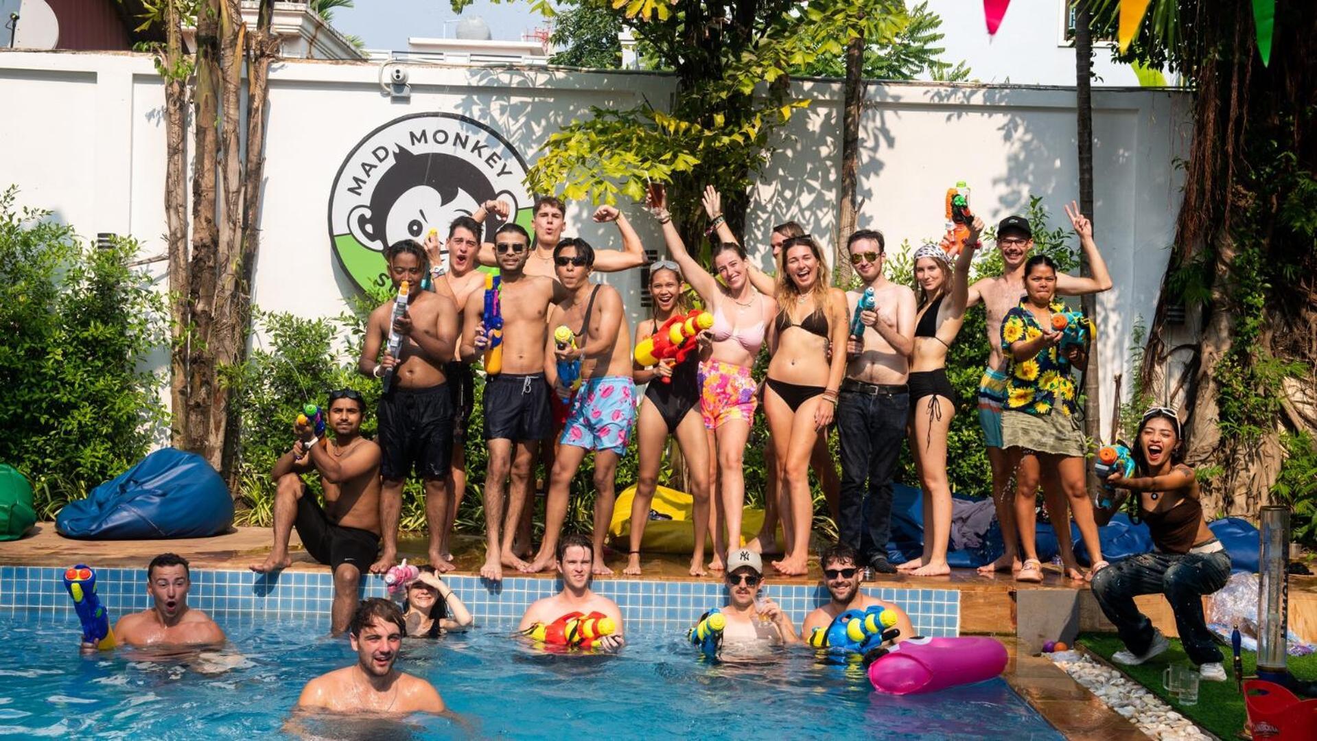 Mad Monkey Hostel Сіємреап Екстер'єр фото